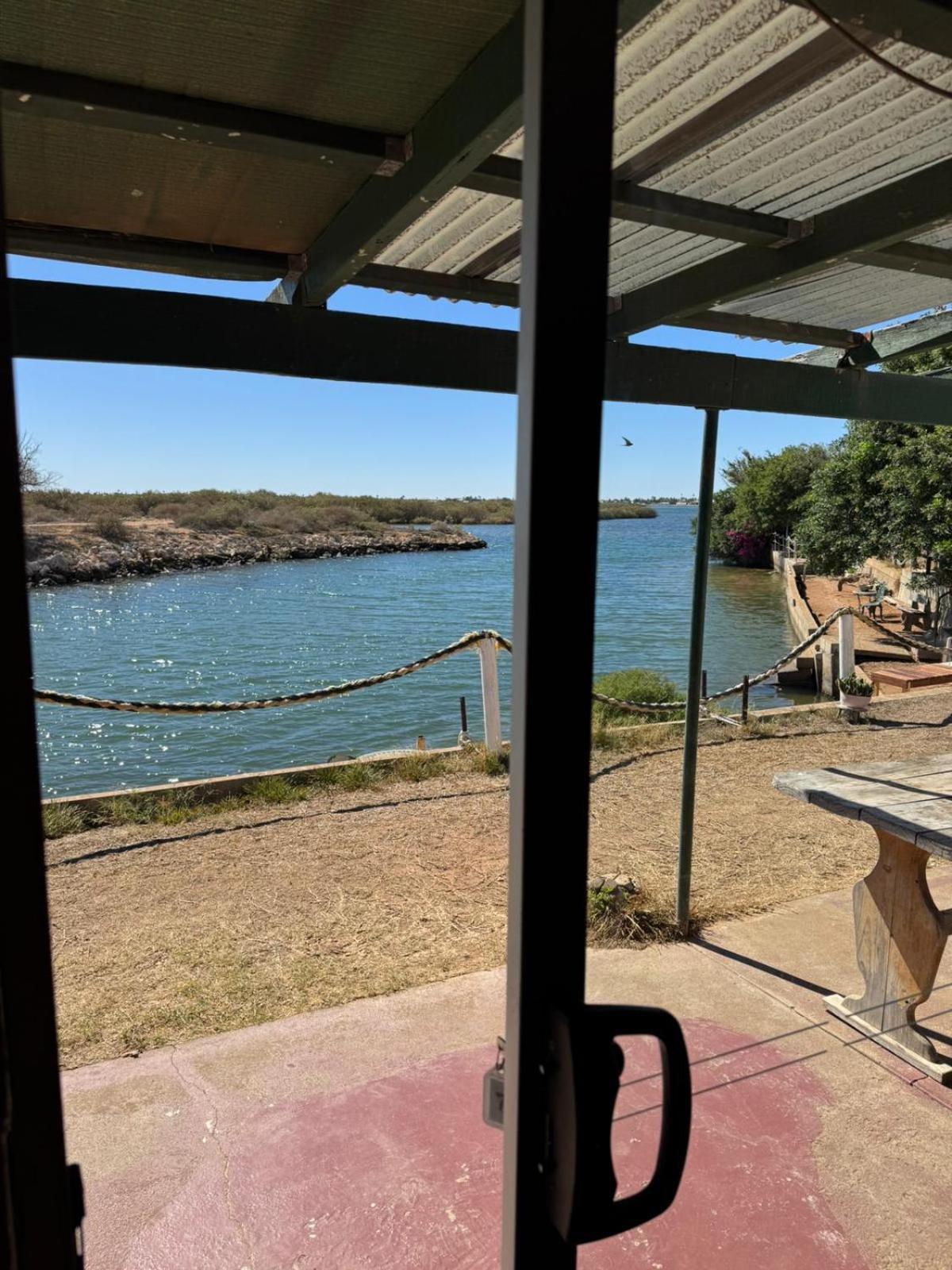 Pelican Point Waterfront Resort Carnarvon Exterior photo