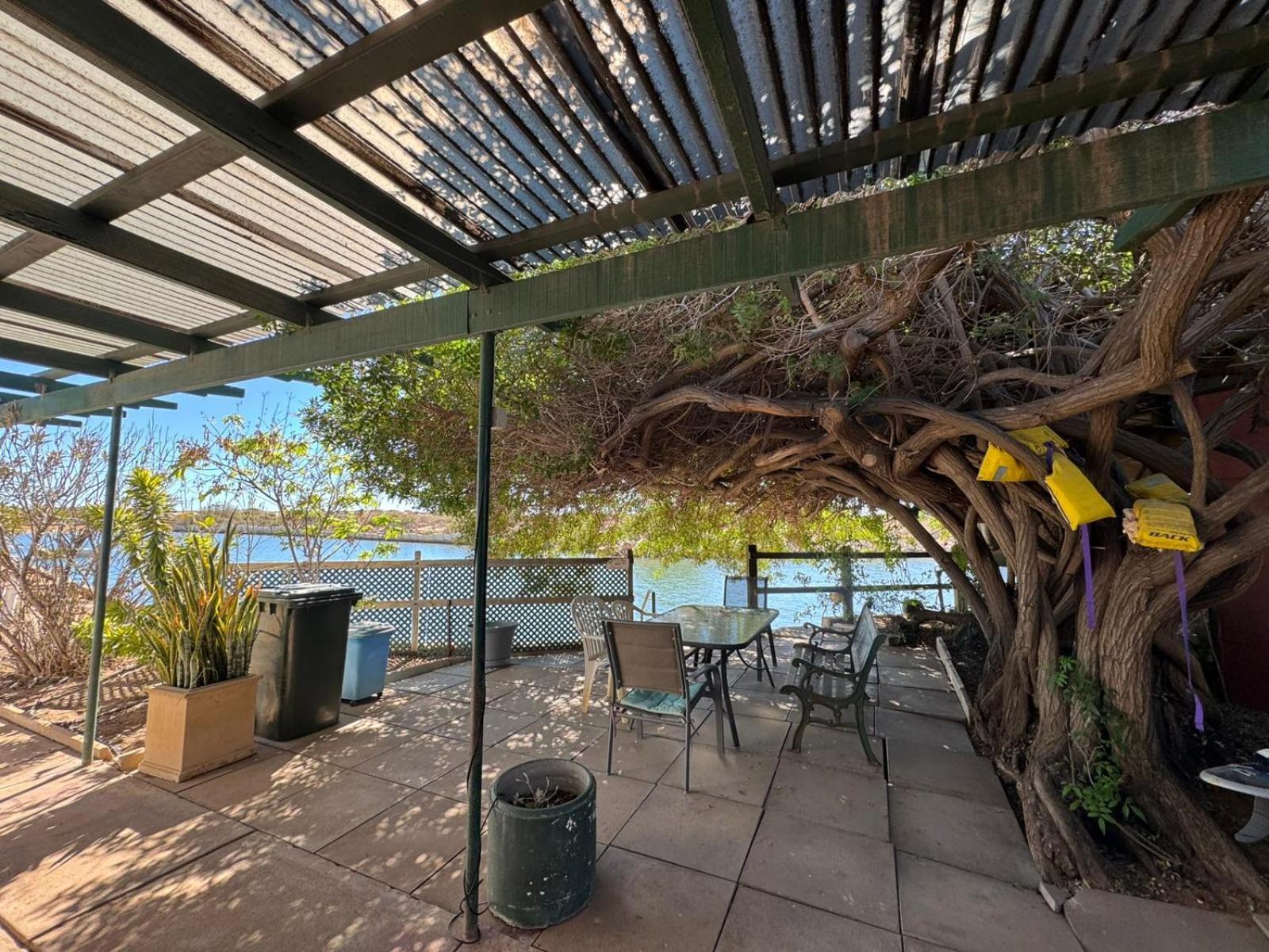 Pelican Point Waterfront Resort Carnarvon Exterior photo