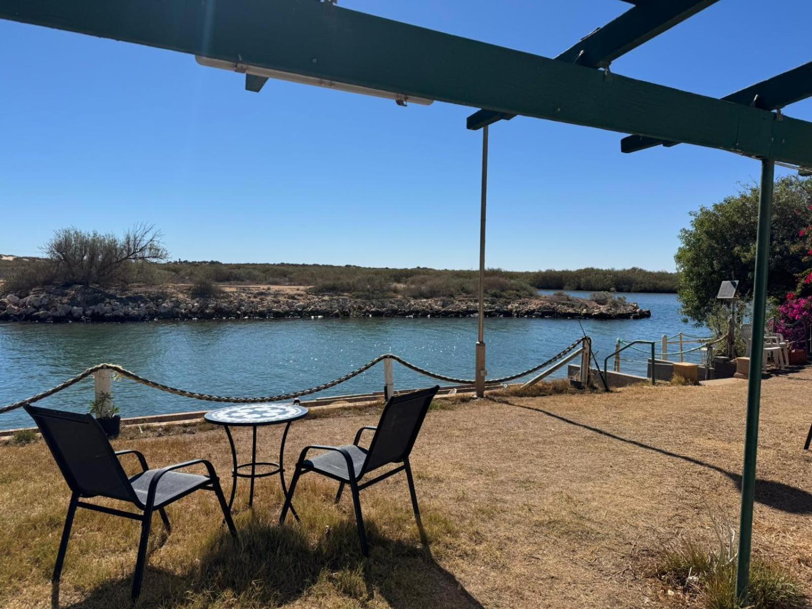 Pelican Point Waterfront Resort Carnarvon Exterior photo
