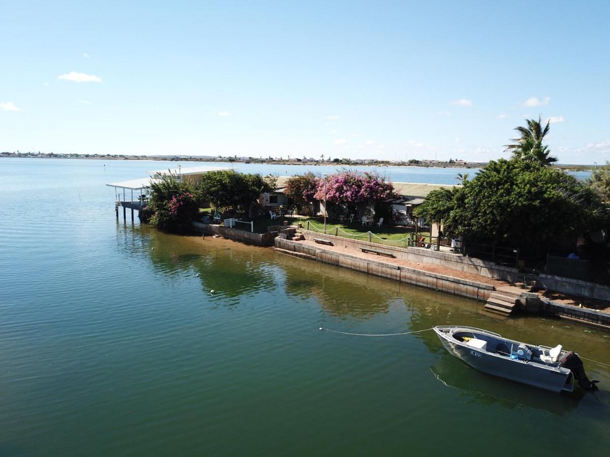 Pelican Point Waterfront Resort Carnarvon Exterior photo