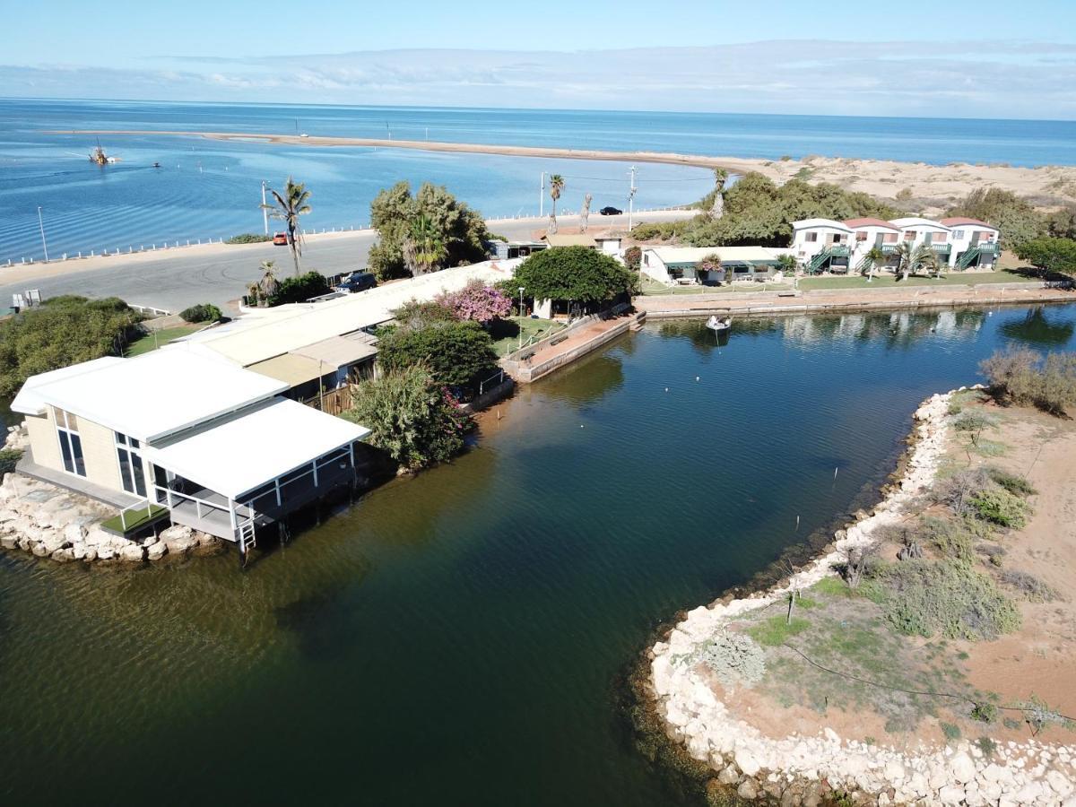 Pelican Point Waterfront Resort Carnarvon Exterior photo
