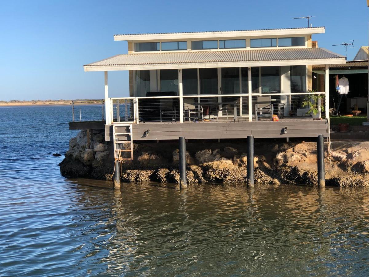 Pelican Point Waterfront Resort Carnarvon Exterior photo